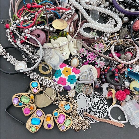 4 lb. Vintage Craft Junk Jewelry Lot - Picture 2 of 6